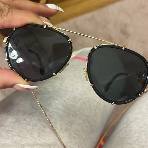 Versace black and gold accent sunglasses 💯 authentic - Picture 5 of 5
